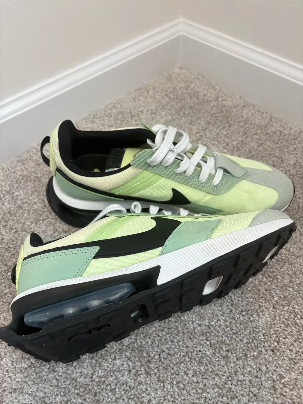 Nike Women’s Sneakers in Light Green, Mint, Black